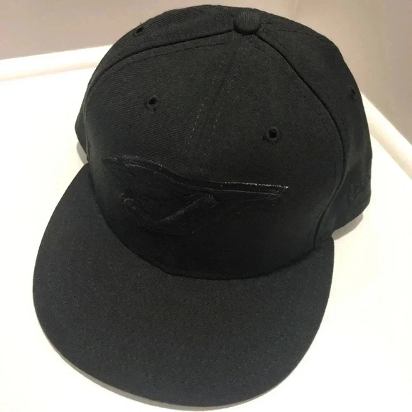 New Era 59Fifty Fitted Blackout Toronto Blue Jays Ball Cap - Picture 2 of 9